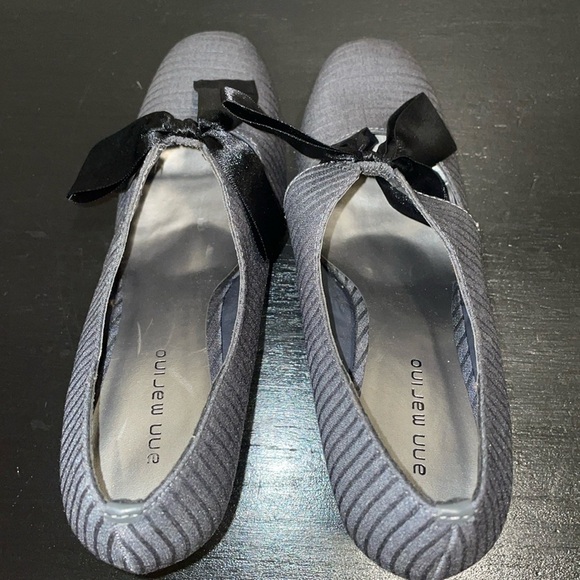 Ann Marino Size 9.5 Pumps.  Big bow.  Nice fabric color and pattern. Black/Gray - Picture 10 of 14
